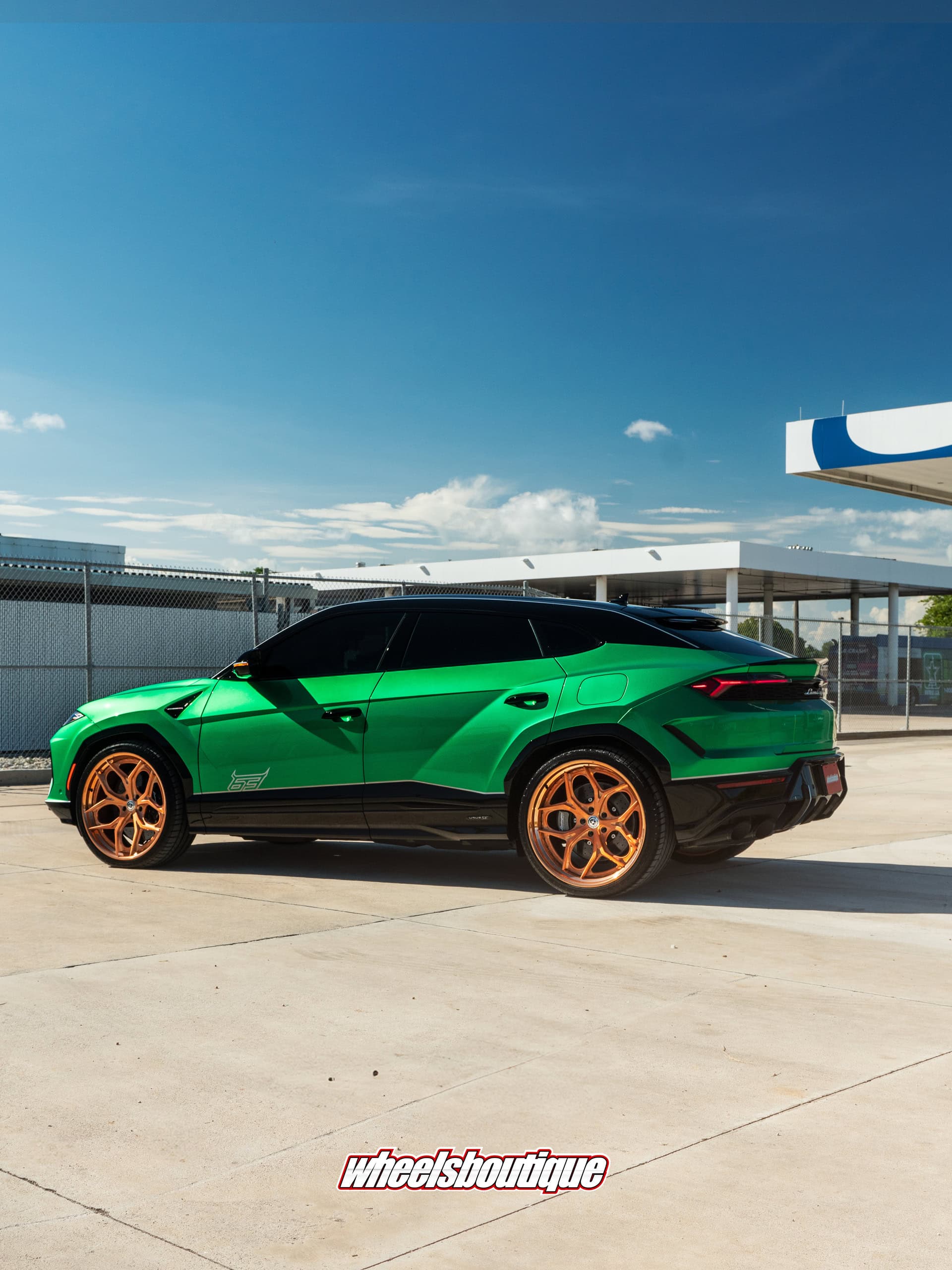 Lamborghini Urus SE on HRE S111SC