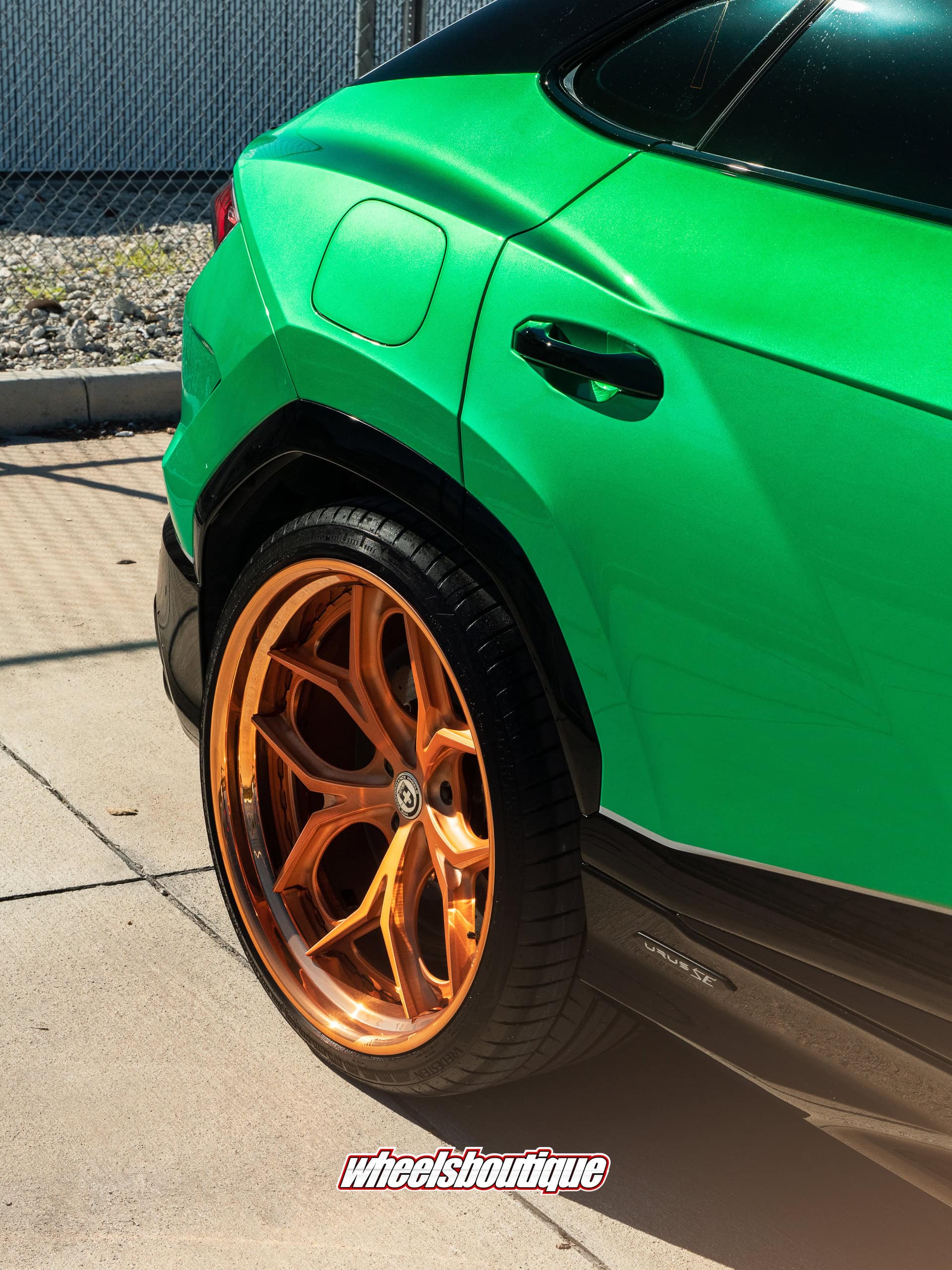 Lamborghini Urus SE on HRE S111SC