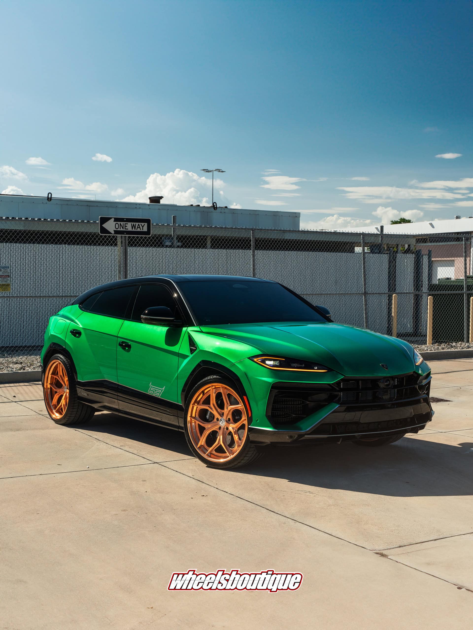 Lamborghini Urus SE on HRE S111SC