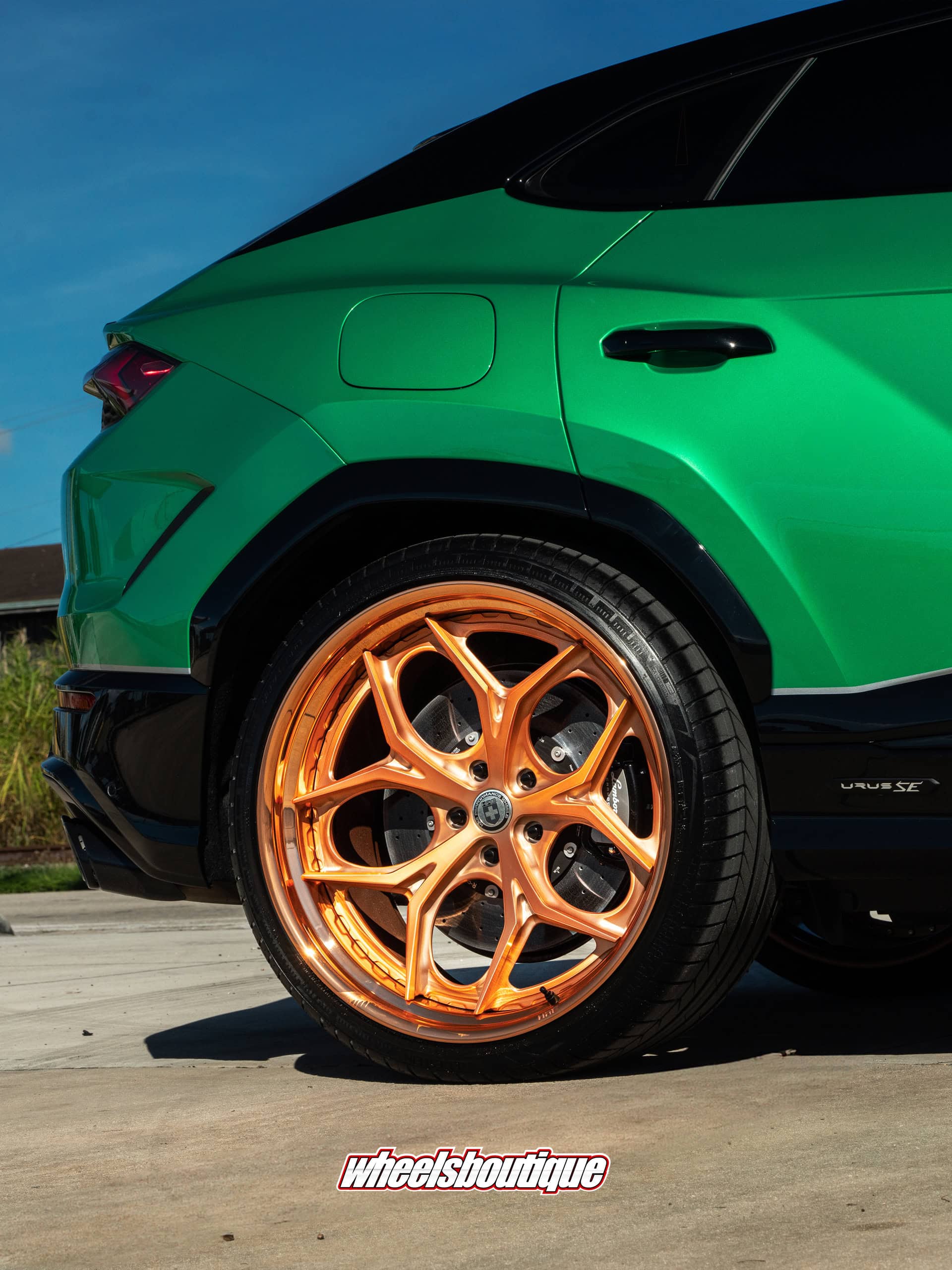 Lamborghini Urus SE on HRE S111SC
