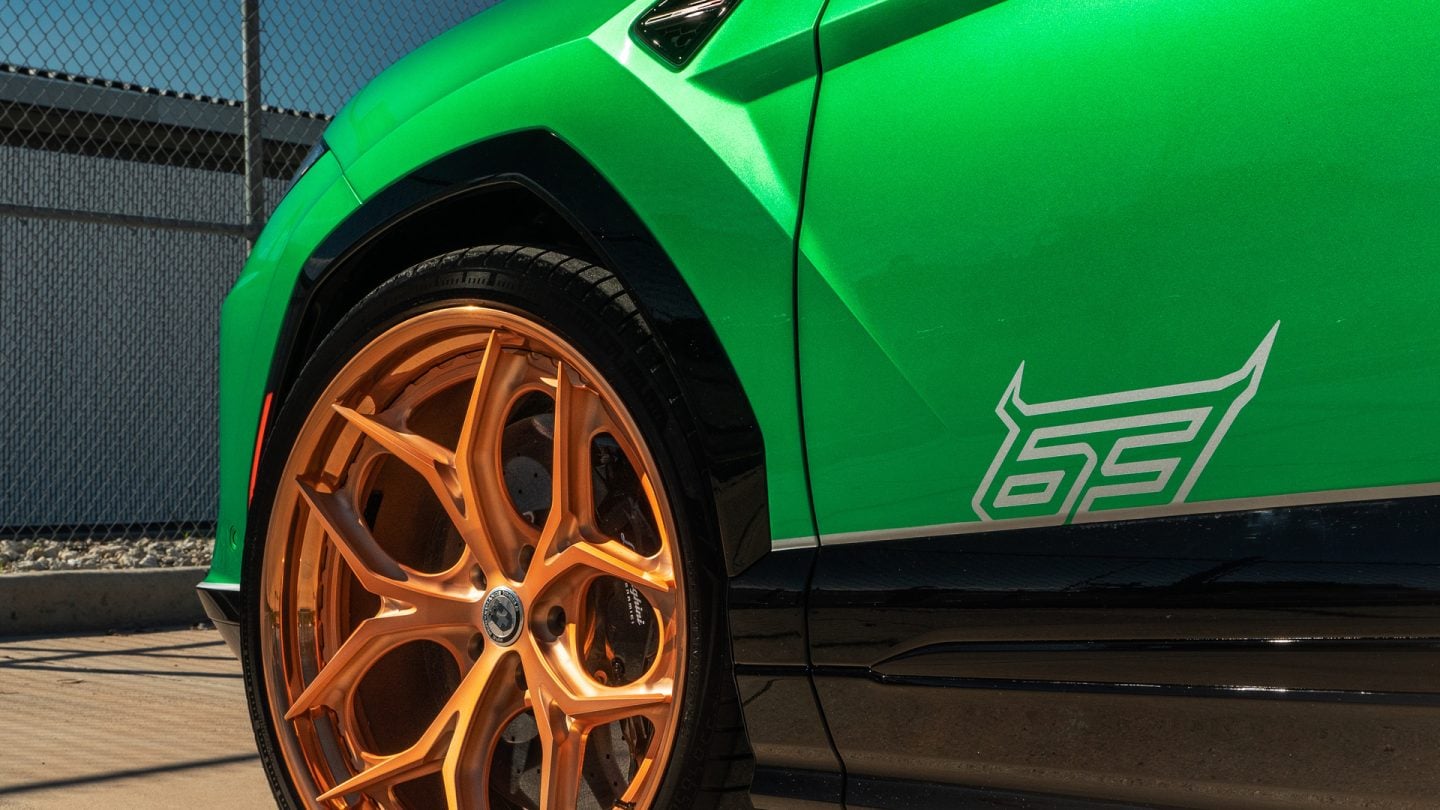Lamborghini Urus SE on HRE S111SC