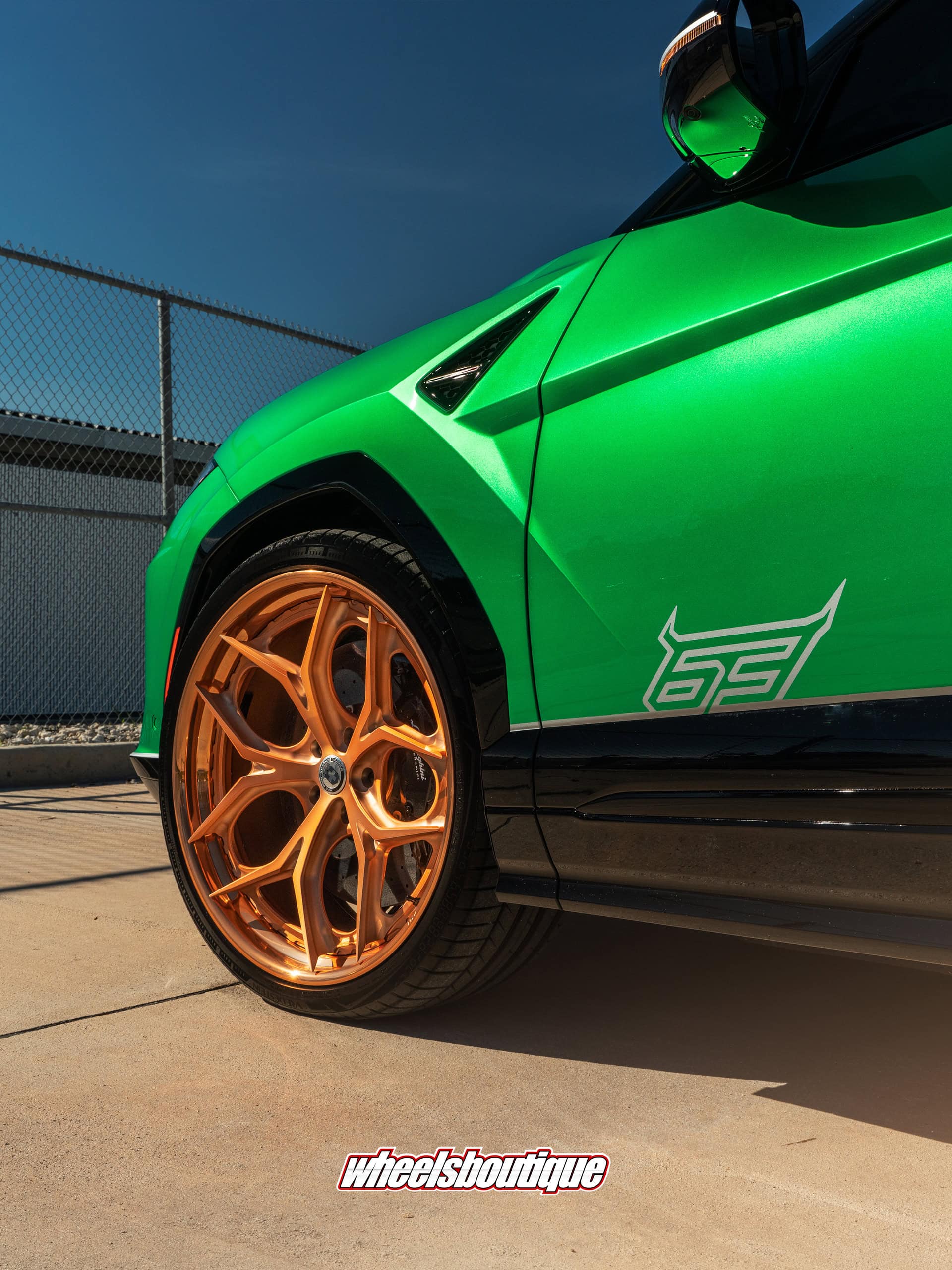 Lamborghini Urus SE on HRE S111SC