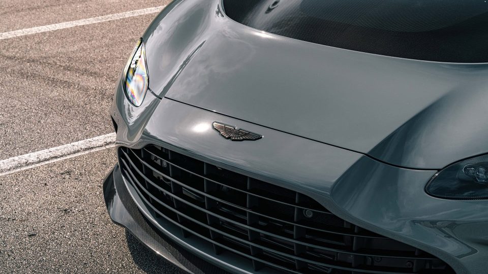 Aston Martin Vantage V12 Roadster on 1886 Wheels S007