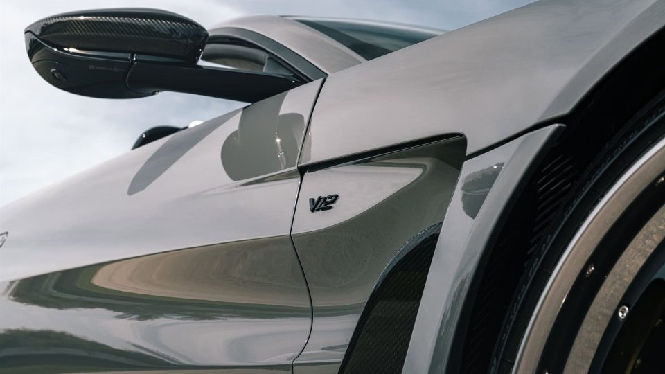Aston Martin Vantage V12 Roadster on 1886 Wheels S007
