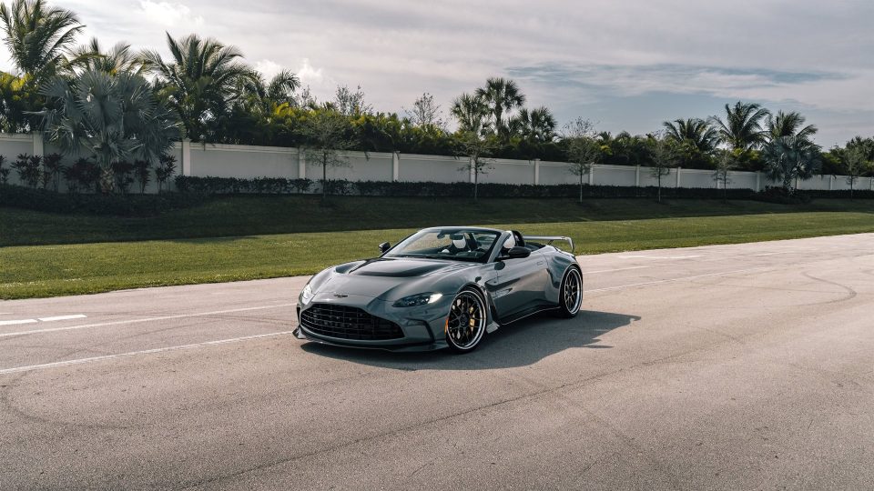 Aston Martin Vantage V12 Roadster on 1886 Wheels S007