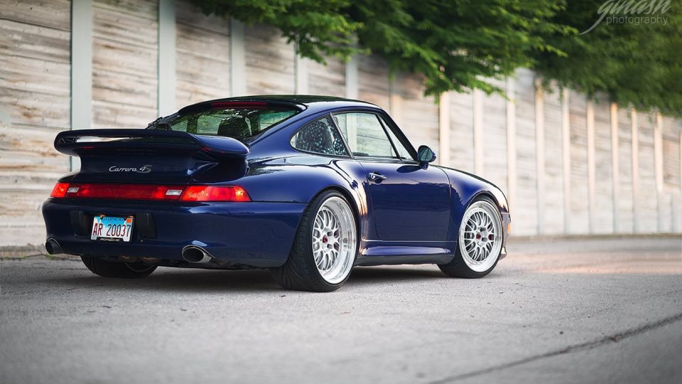 PORSCHE 993 C4S ON BBS E88