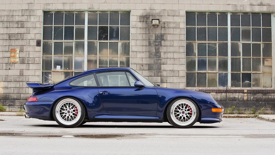 PORSCHE 993 C4S ON BBS E88