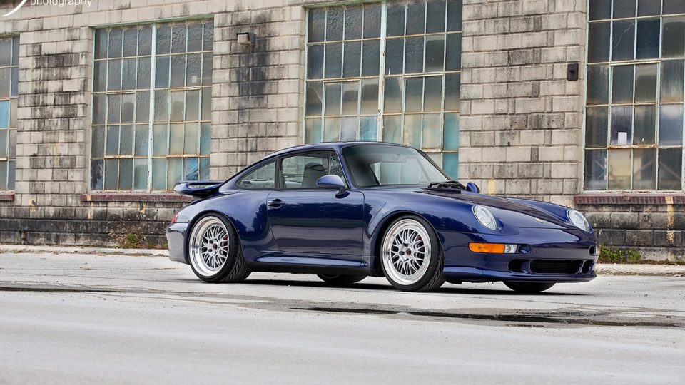 PORSCHE 993 C4S ON BBS E88