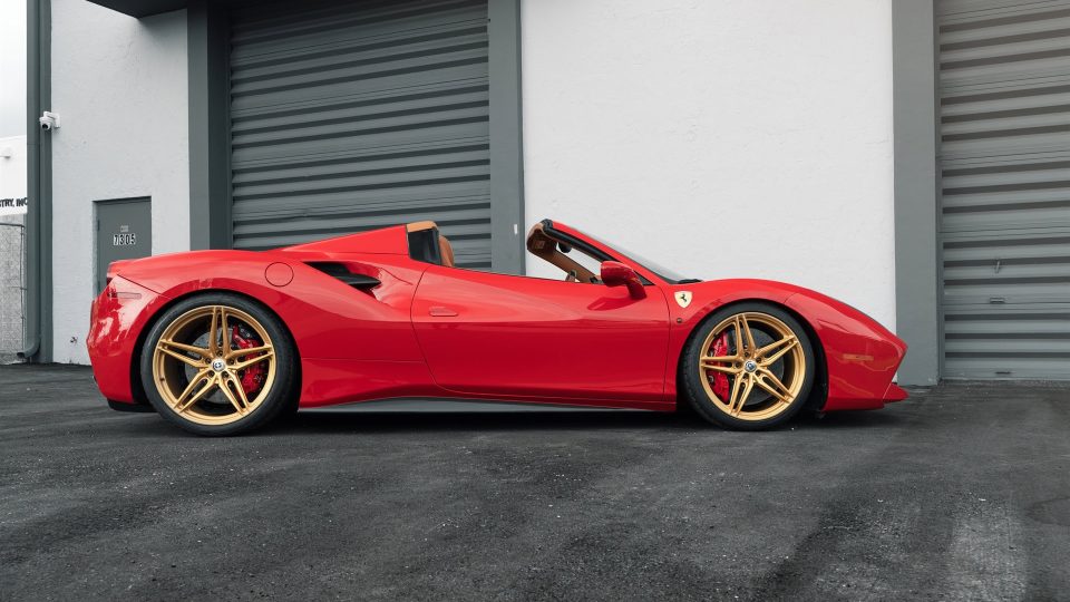 Ferrari 488 Spider | Rosso Corza | on HRE P107SC | Frozen Polished Gold