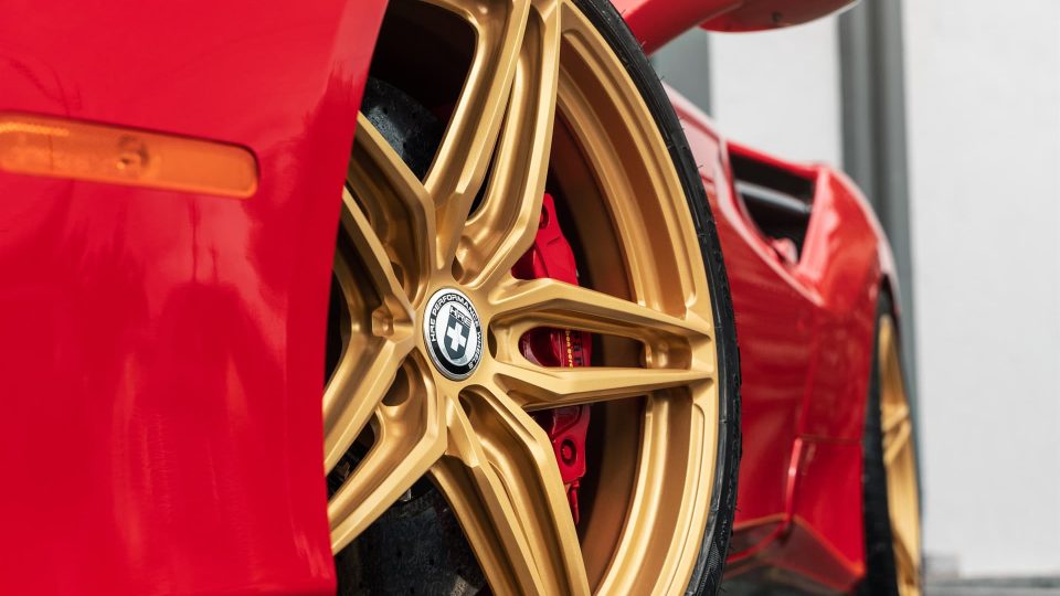 Ferrari 488 Spider | Rosso Corza | on HRE P107SC | Frozen Polished Gold