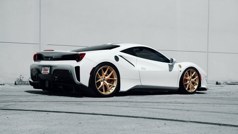 Ferrari 488 Pista | Bianco Avus | on HRE P101 | Frozen Brushed  Gold