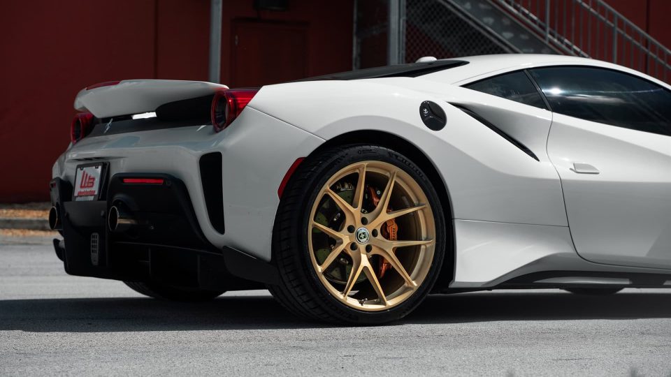 Ferrari 488 Pista | Bianco Avus | on HRE P101 | Frozen Brushed  Gold
