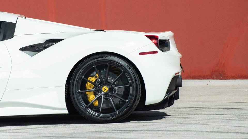 Ferrari 488 Spider | Bianco Avus | on HRE P104SC | Satin Black