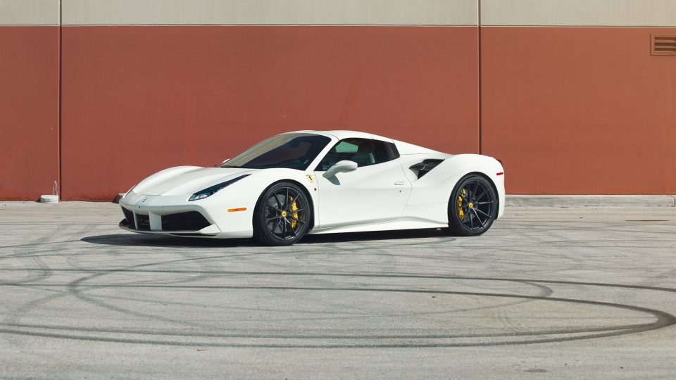 Ferrari 488 Spider | Bianco Avus | on HRE P104SC | Satin Black