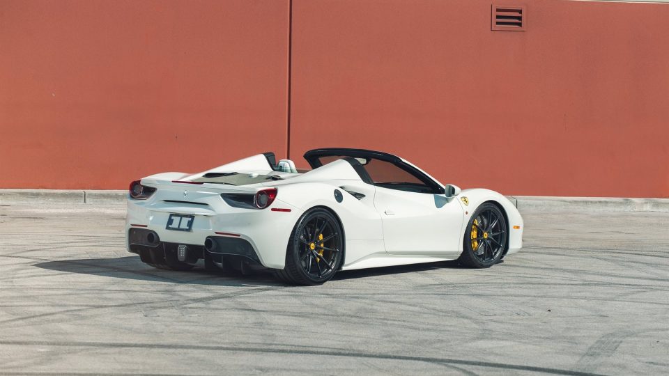 Ferrari 488 Spider | Bianco Avus | on HRE P104SC | Satin Black
