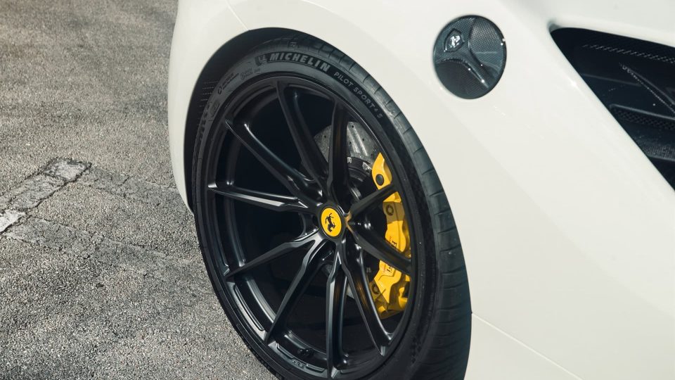 Ferrari 488 Spider | Bianco Avus | on HRE P104SC | Satin Black