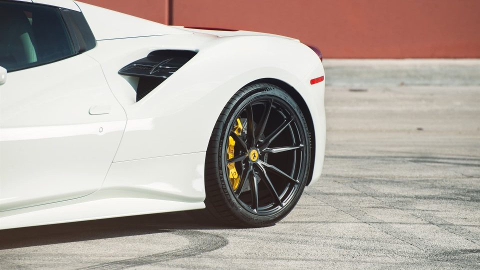 Ferrari 488 Spider | Bianco Avus | on HRE P104SC | Satin Black