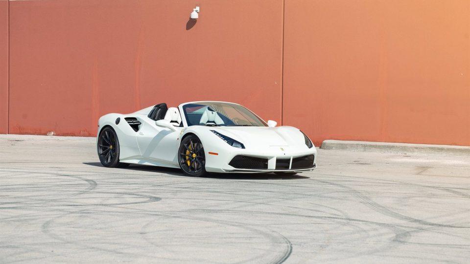 Ferrari 488 Spider | Bianco Avus | on HRE P104SC | Satin Black