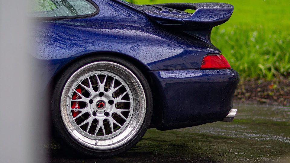 PORSCHE 993 C4S ON BBS E88