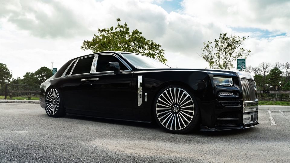 Rolls-Royce Phantom EWB with Mansory Body Kit
