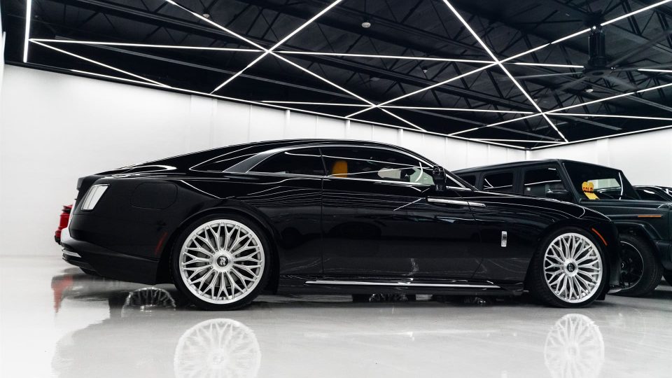 Rolls-Royce Spectre | Black Diamond | 1886 G-015 Wheels | Brushed Clear