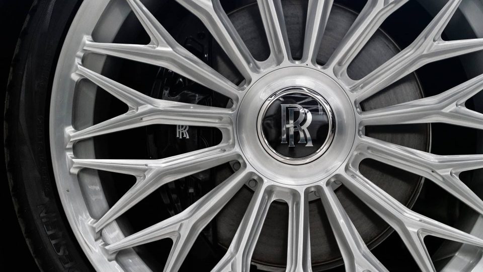 Rolls-Royce Spectre | Black Diamond | 1886 G-015 Wheels | Brushed Clear