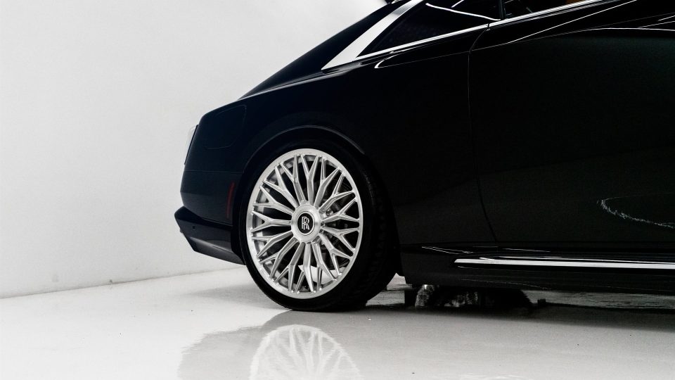 Rolls-Royce Spectre | Black Diamond | 1886 G-015 Wheels | Brushed Clear