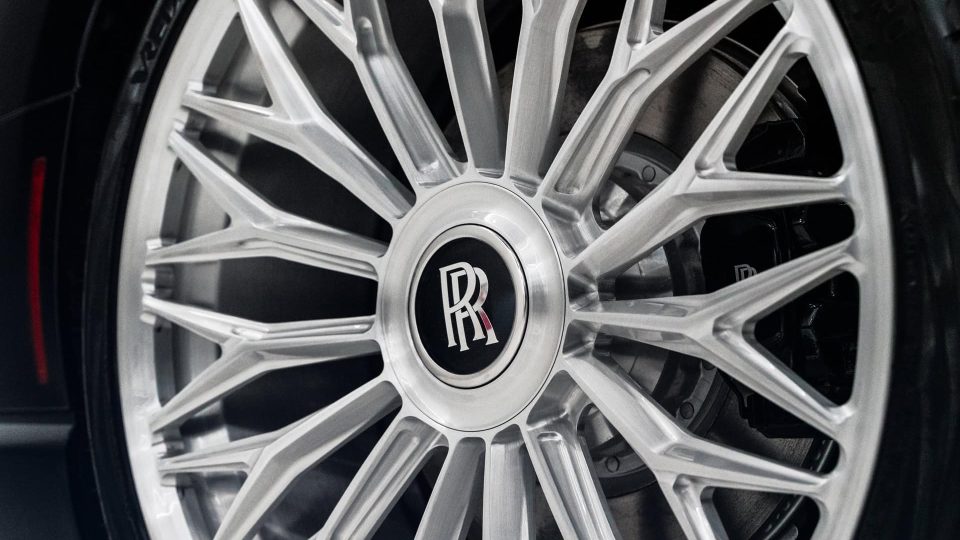 Rolls-Royce Spectre | Black Diamond | 1886 G-015 Wheels | Brushed Clear