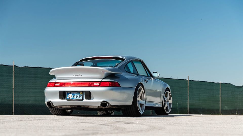 Porsche 993 Turbo  – Polar Silver on HRE 305M