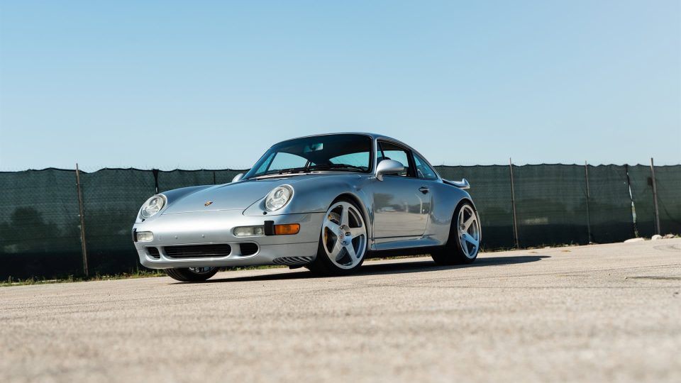 Porsche 993 Turbo  – Polar Silver on HRE 305M