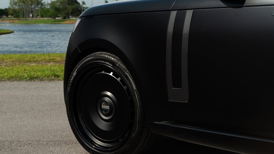 Land Rover Range Rover HSE | Obsidian Black | Avant Garde AGL78 Wheels | Satin Black
