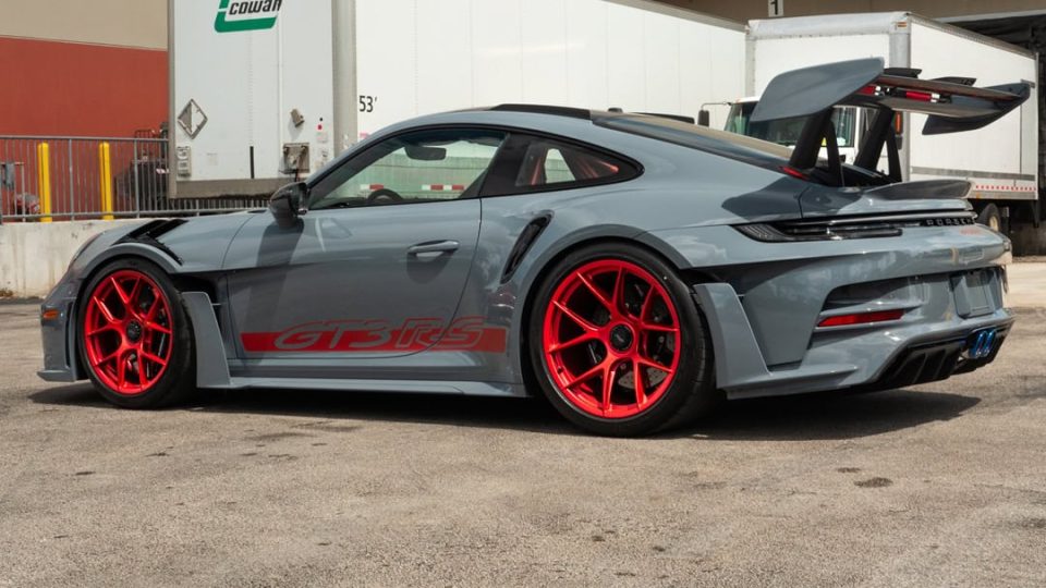 Arctic Grey 992 GT3 RS