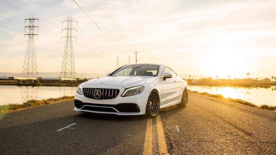 MERCEDES-BENZ W205 C63S COUPE ON HRE CLASSIC 300