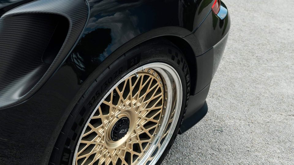 Porsche 991 GT2 RS | Black | On HRE 501 FMR | Frozen Polished Gold