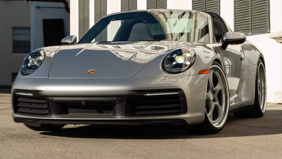 Porsche 992 GTS | Ice Gray Metallic | on HRE 522 FMR | Satin Silver