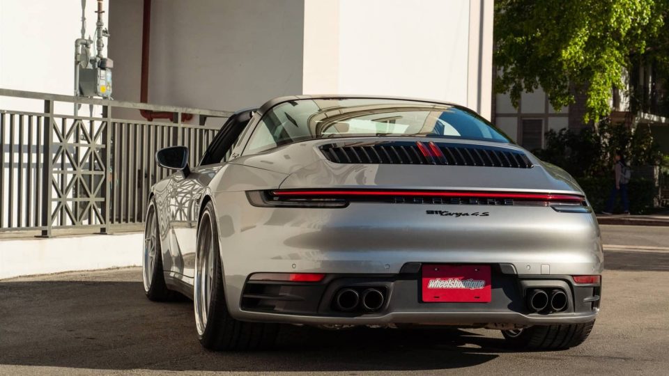 Porsche 992 GTS | Ice Gray Metallic | on HRE 522 FMR | Satin Silver