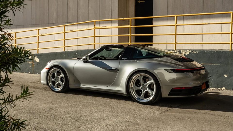 Porsche 992 GTS | Ice Gray Metallic | on HRE 522 FMR | Satin Silver