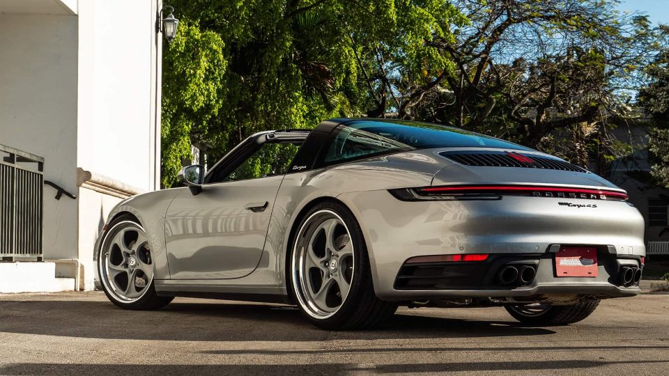 Porsche 992 GTS | Ice Gray Metallic | on HRE 522 FMR | Satin Silver
