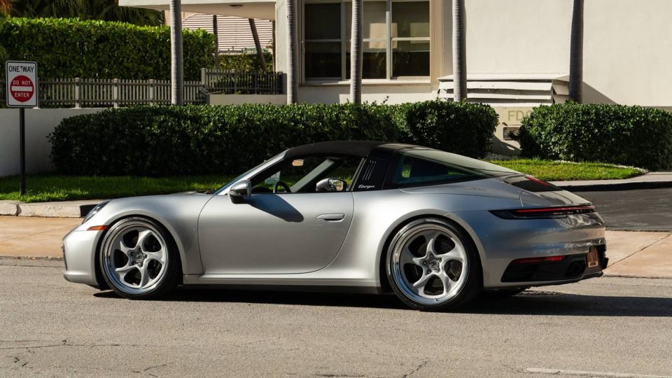 Porsche 992 GTS | Ice Gray Metallic | on HRE 522 FMR | Satin Silver