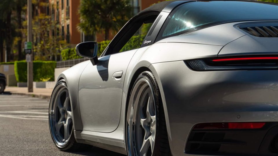 Porsche 992 GTS | Ice Gray Metallic | on HRE 522 FMR | Satin Silver