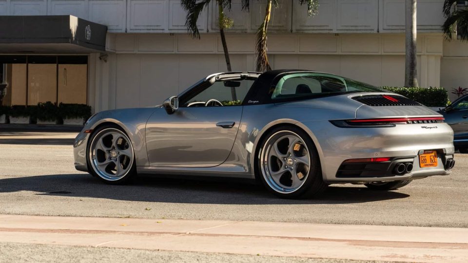 Porsche 992 GTS | Ice Gray Metallic | on HRE 522 FMR | Satin Silver