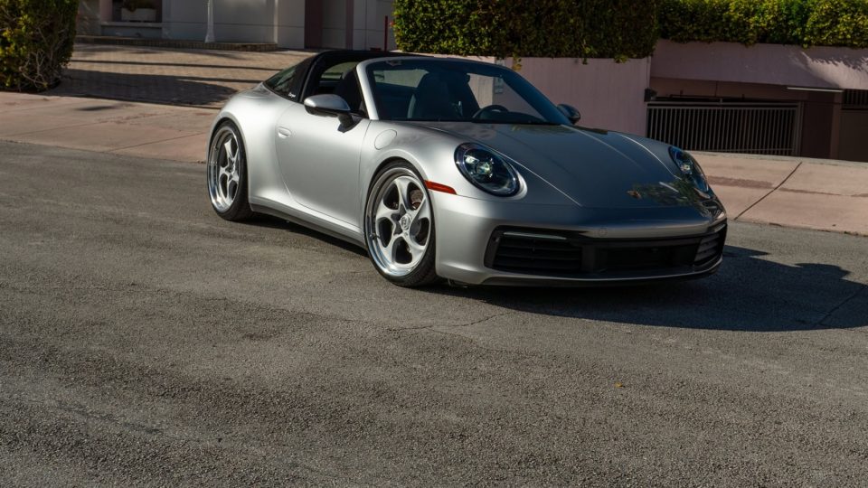 Porsche 992 GTS | Ice Gray Metallic | on HRE 522 FMR | Satin Silver