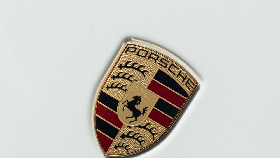 Porsche 992 Carrera S | Carrera White | on HRE 520 FMR | Brushed Clear