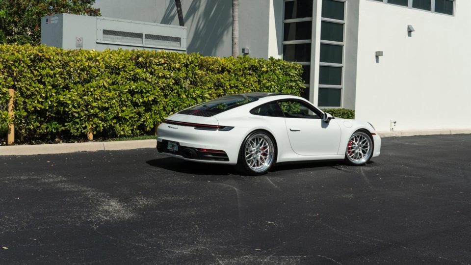 Porsche 992 Carrera S | Carrera White | on HRE 520 FMR | Brushed Clear