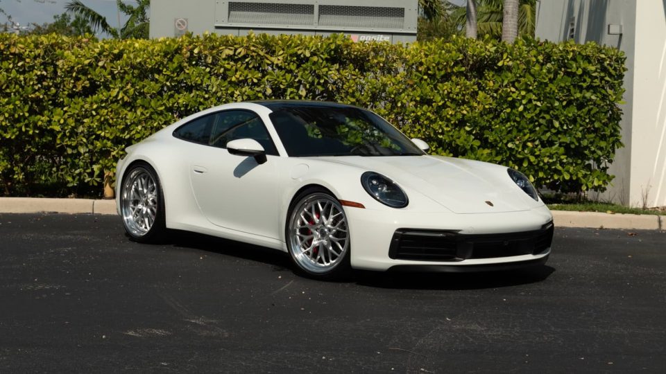 Porsche 992 Carrera S | Carrera White | on HRE 520 FMR | Brushed Clear