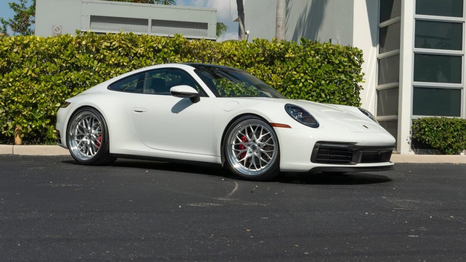 Porsche 992 Carrera S | Carrera White | on HRE 520 FMR | Brushed Clear