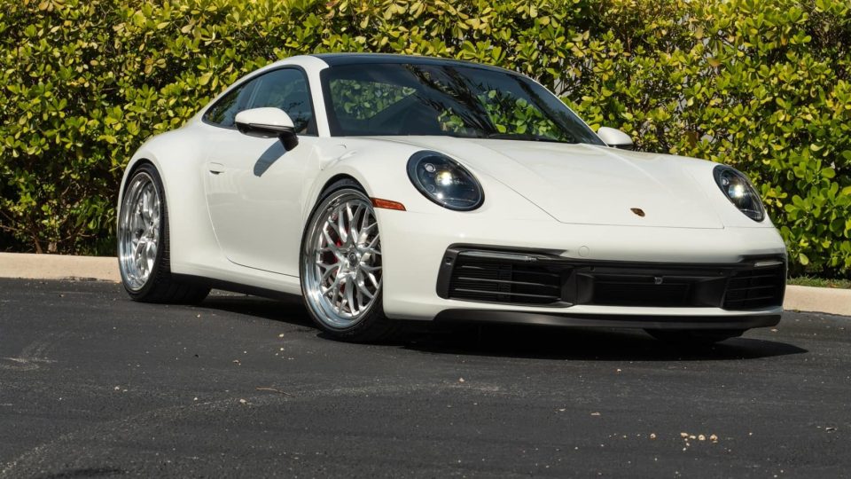 Porsche 992 Carrera S | Carrera White | on HRE 520 FMR | Brushed Clear