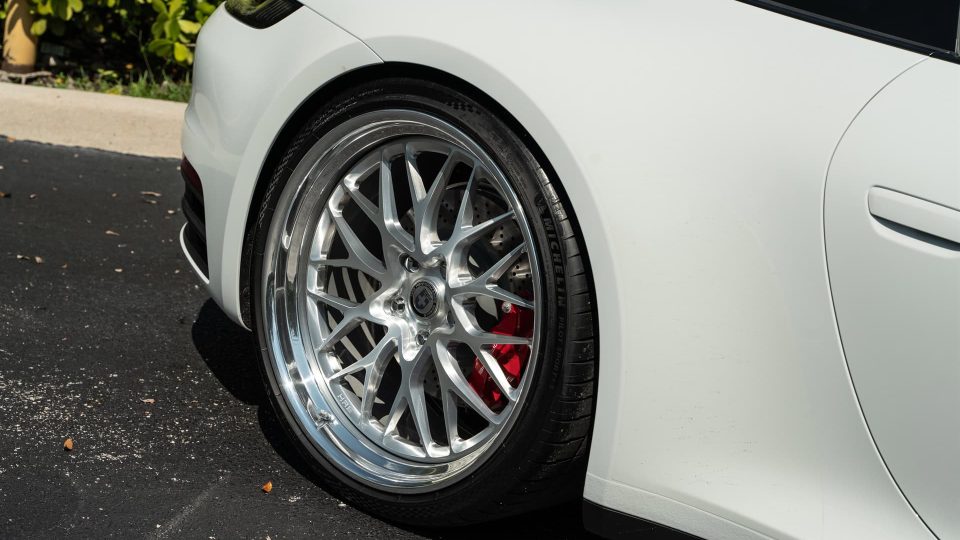 Porsche 992 Carrera S | Carrera White | on HRE 520 FMR | Brushed Clear