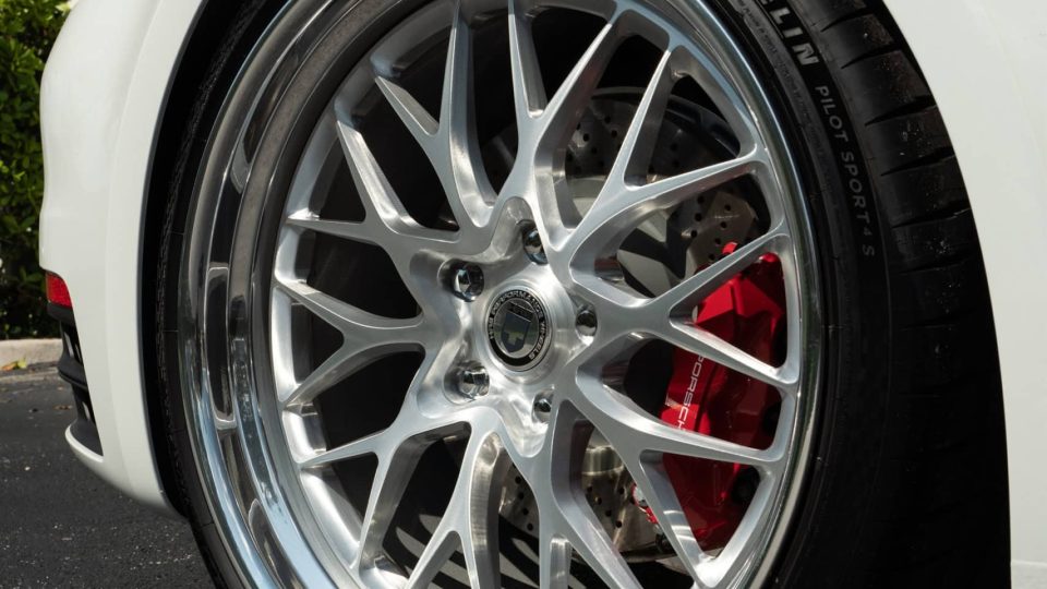 Porsche 992 Carrera S | Carrera White | on HRE 520 FMR | Brushed Clear