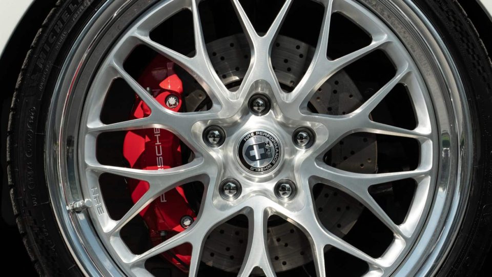 Porsche 992 Carrera S | Carrera White | on HRE 520 FMR | Brushed Clear
